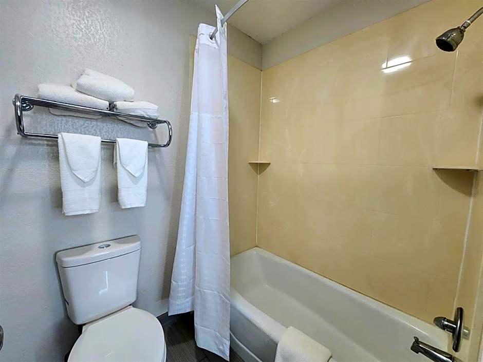 Days Inn by Wyndham San Marcos