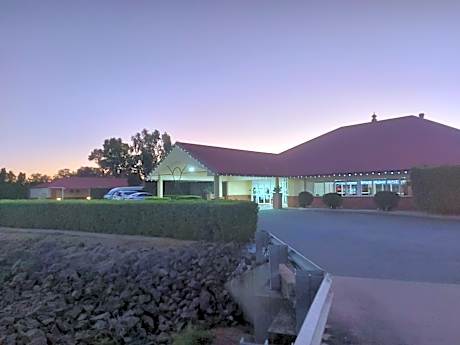 Emerald Explorers Inn