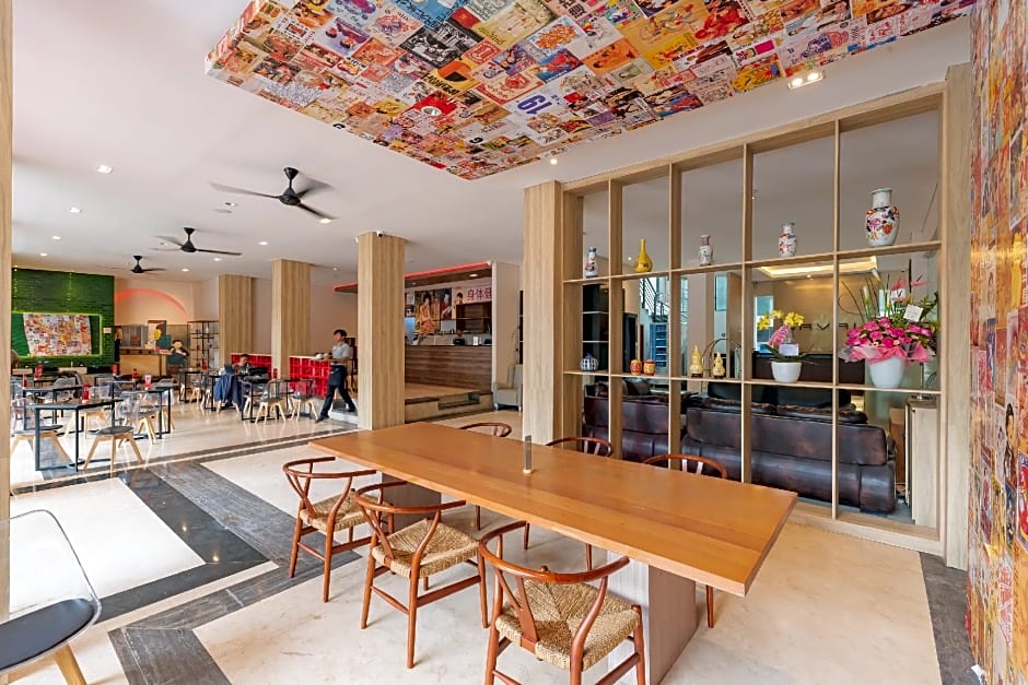 RedDoorz Premium near Paris Van Java Mall