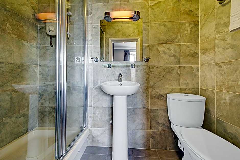 OYO Bostons Manor Hotel