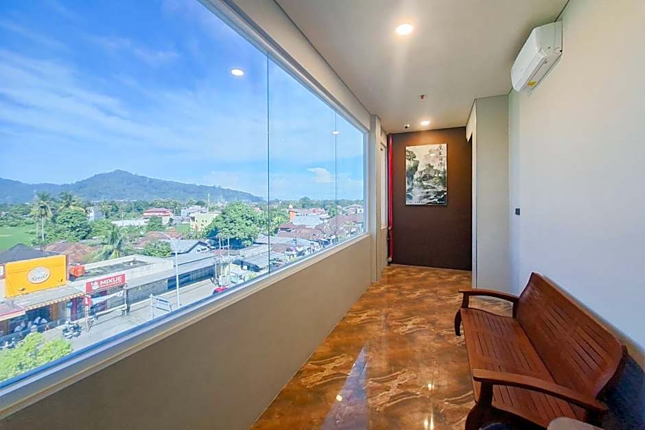 RedDoorz Plus Syariah at Lotus Residence