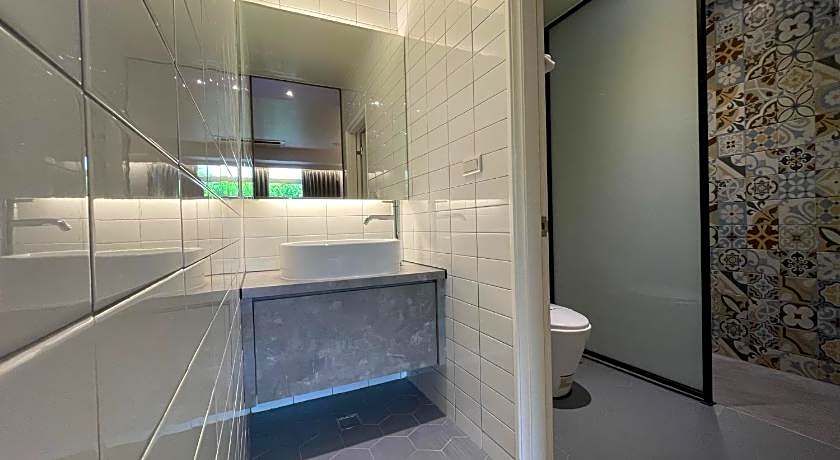 King & Princess Motel Ii