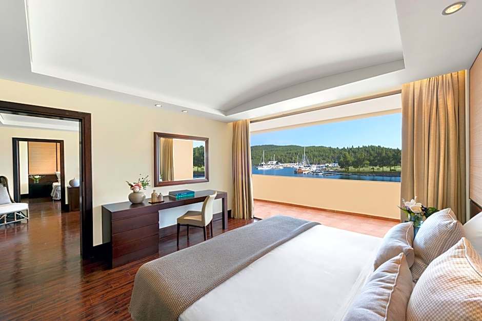 Photo 1 of 4 of Two Bedrooms Grand Suite - Sea or Marina View