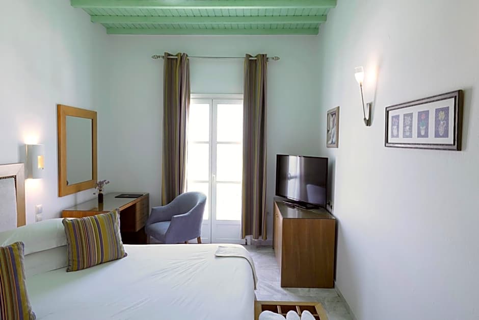 Poseidon Hotel Suites