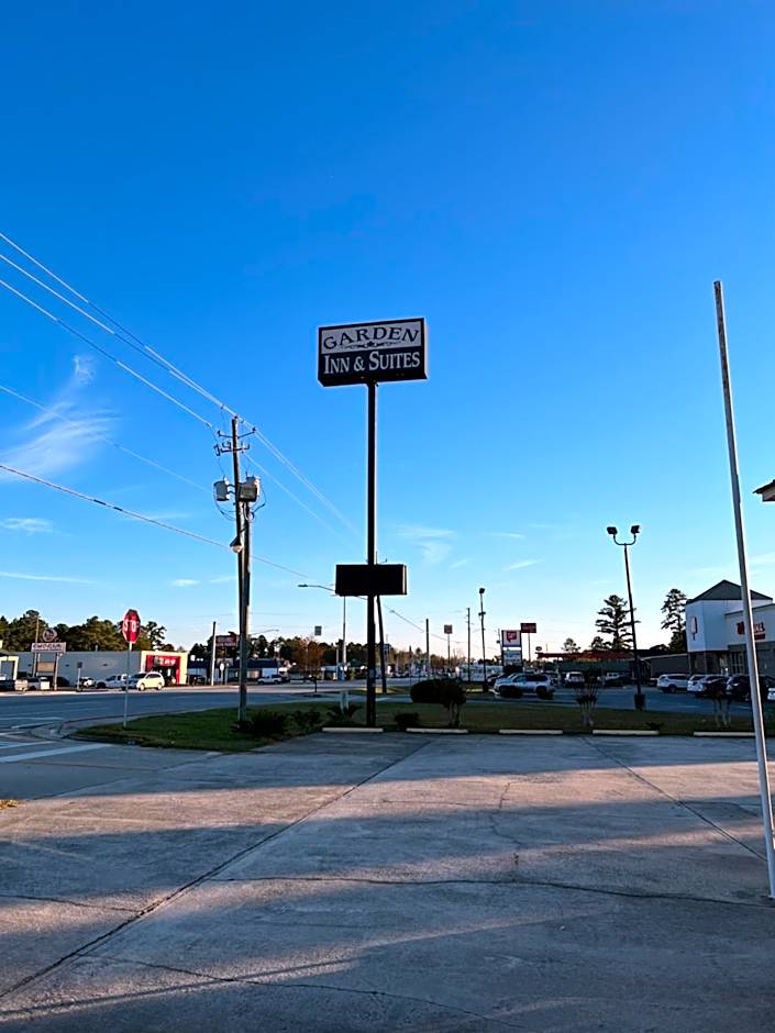 Garden Inn & Suites