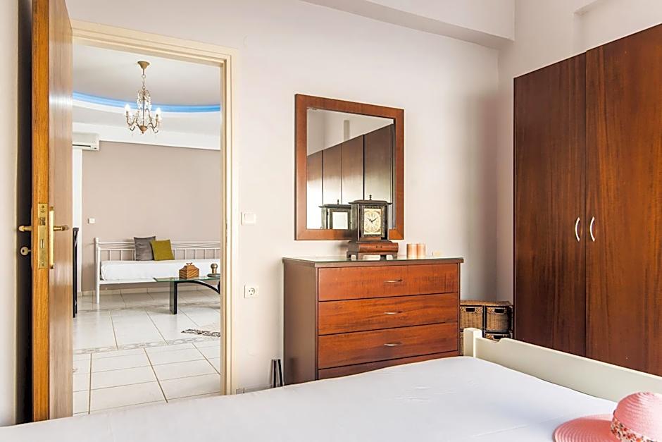 Yiannis Manos Hotel Resort