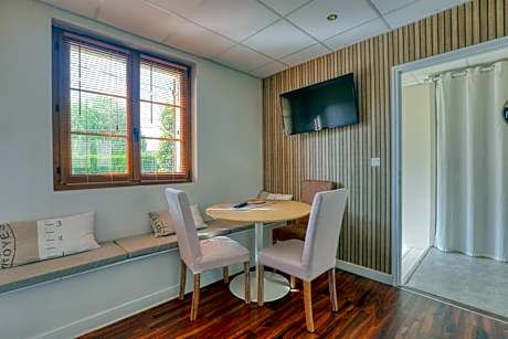 Studio with Private Bathroom