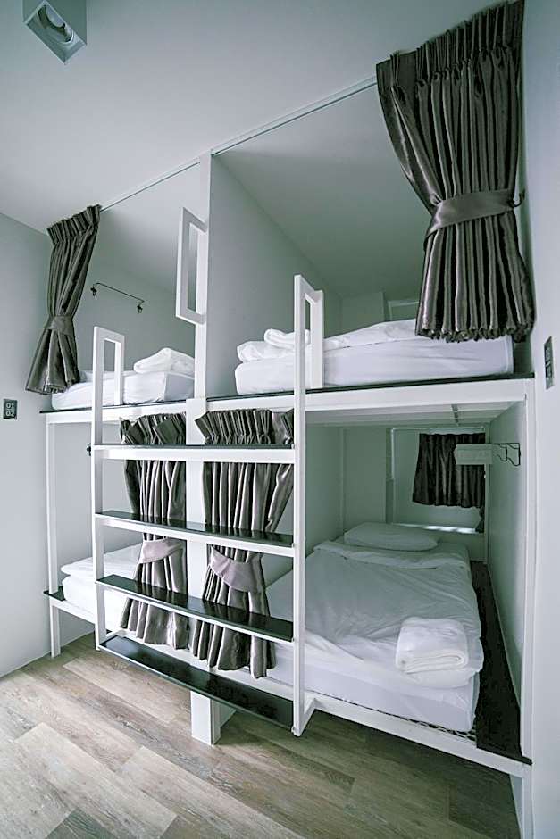Quadruple Room with Shared Bathroom — 17 fotoğraftan 1. fotoğraf