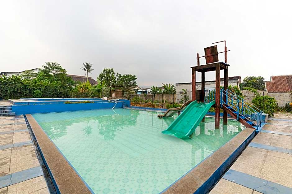 RedDoorz Hostel @ Dago 2