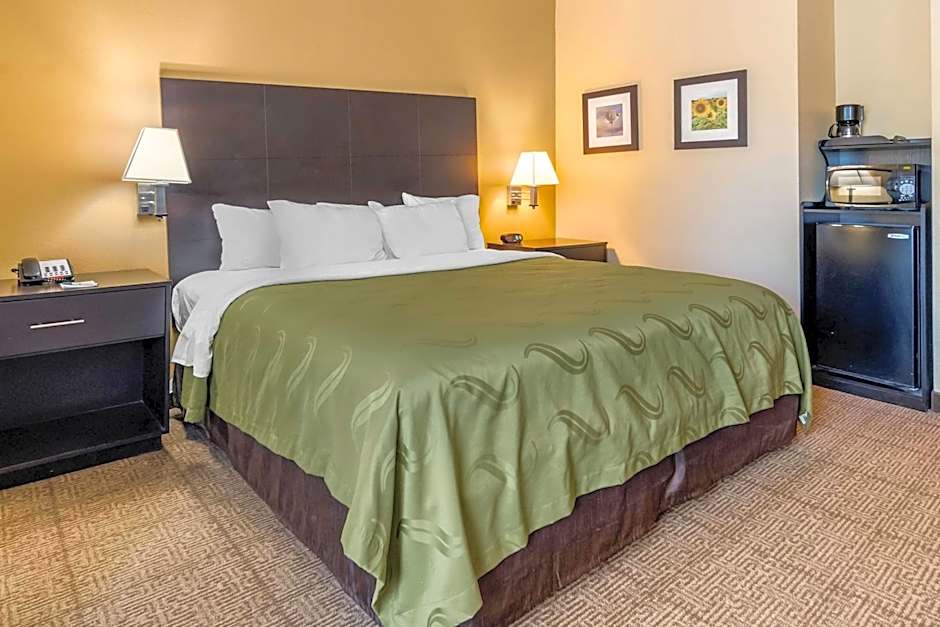 Quality Inn & Suites Lenexa Kansas City
