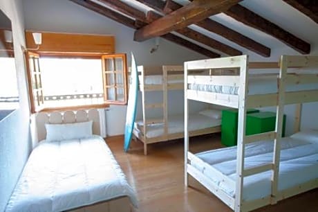 Bed in 7-Bed Mixed Dormitory Room