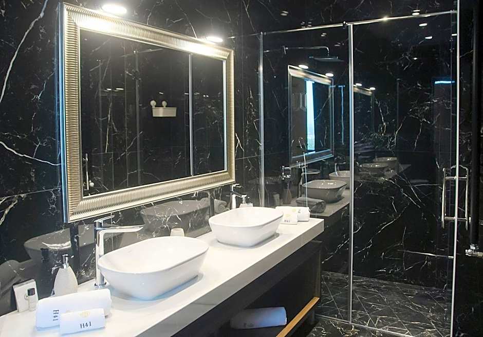 H41 Luxury Suites