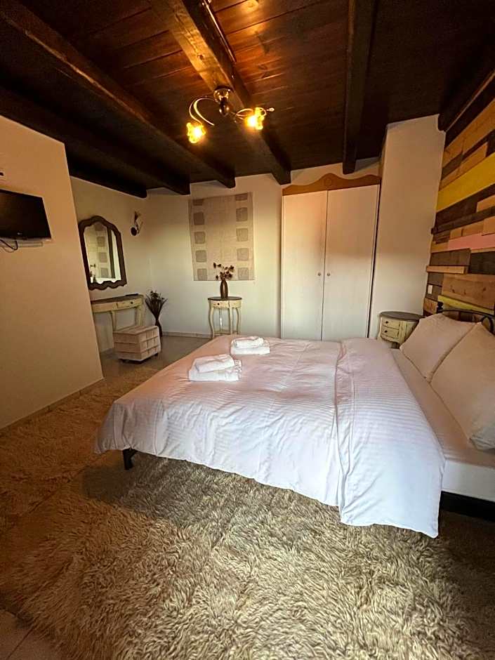 Ikojenia Traditional Lodge