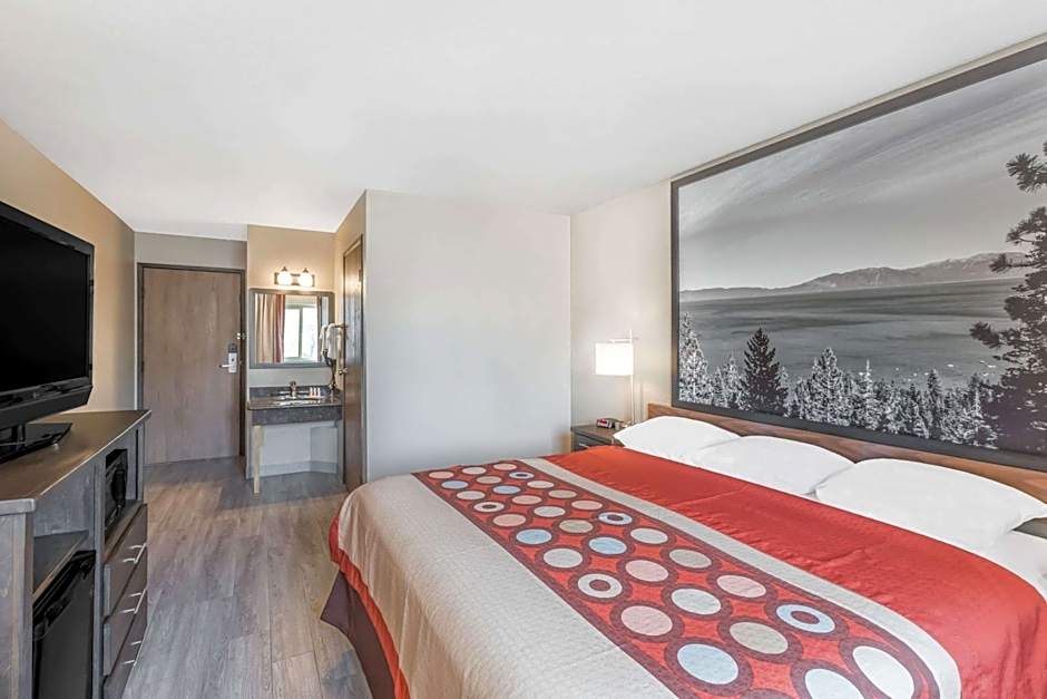 Super 8 by Wyndham Redding