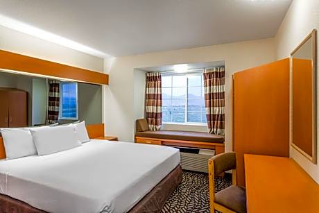 1 Queen Bed Non-Smoking