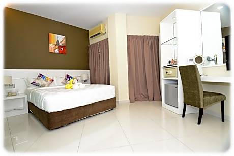 Deluxe Queen Room