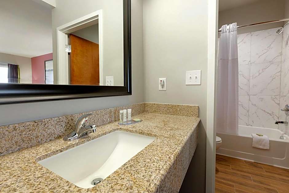 Super 8 by Wyndham Carrizo Springs