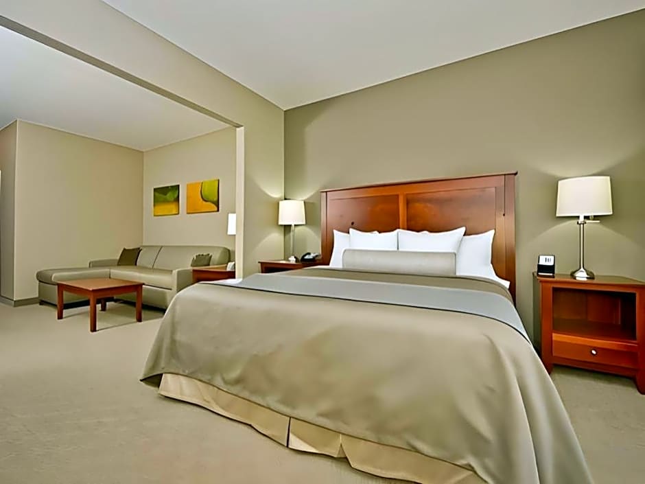 Green Mill Village Hotel & Suites, BW Signature Collection