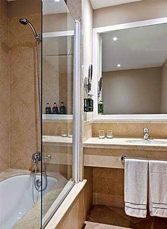 Suite Junior The Level (2 adults + 2 kids)