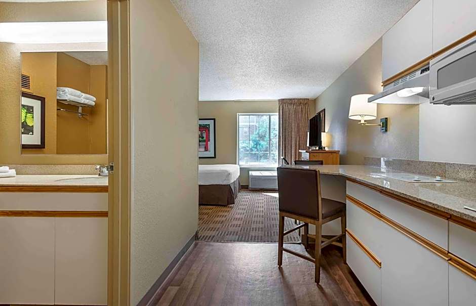 Extended Stay America Suites - Newark - Woodbridge