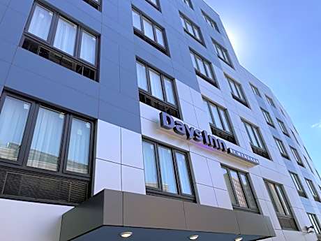 Days Inn by Wyndham Bronx Near Botanical Garden