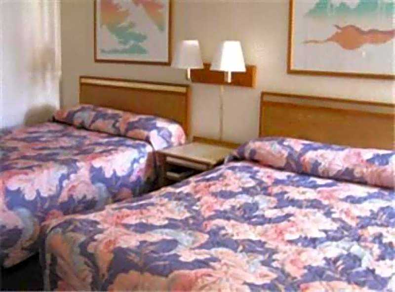 Travelers Inn