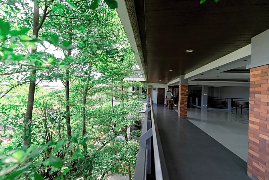 Madonna Hometel and Suites