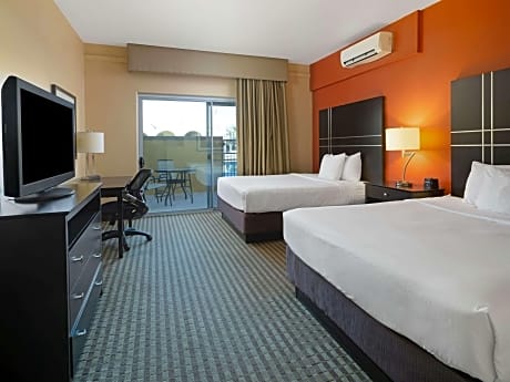 1 King Bed and 1 Double Bed Suite Non-Smoking