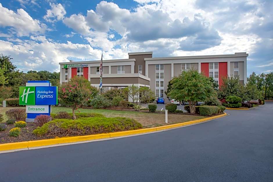 Holiday Inn Express Washington DC East- Andrews AFB By IHG
