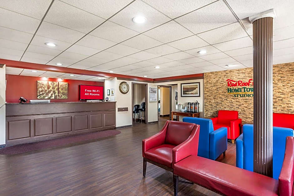 HomeTowne Studios by Red Roof Lancaster