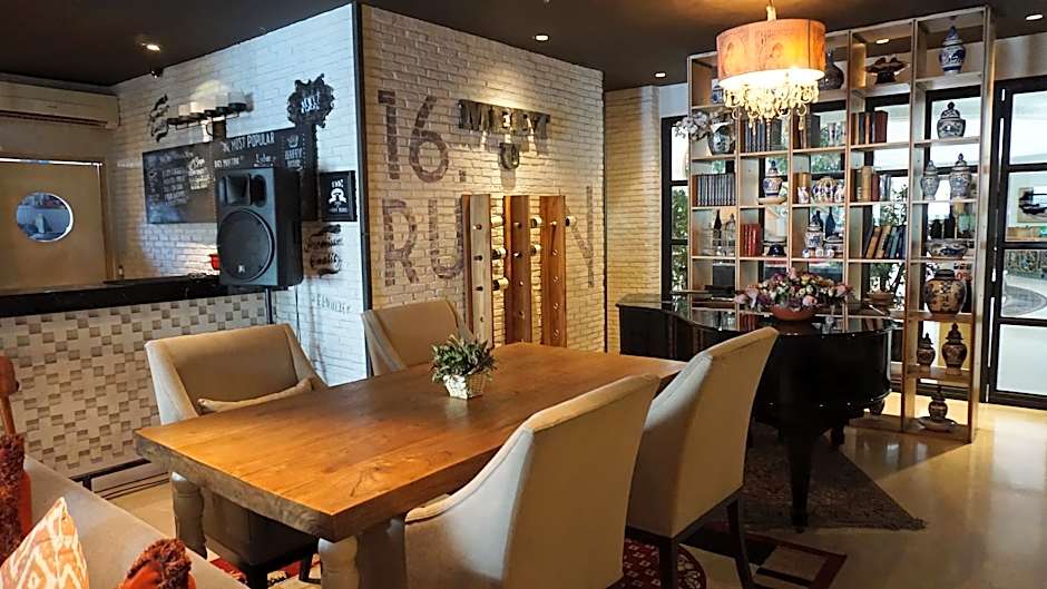 Roosseno Plaza Serviced Apartment