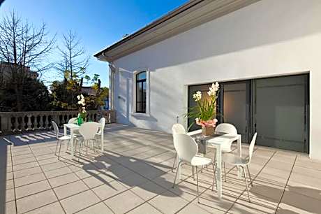 Triple Room with City View