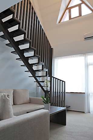 Duplex Apartment with Pool View