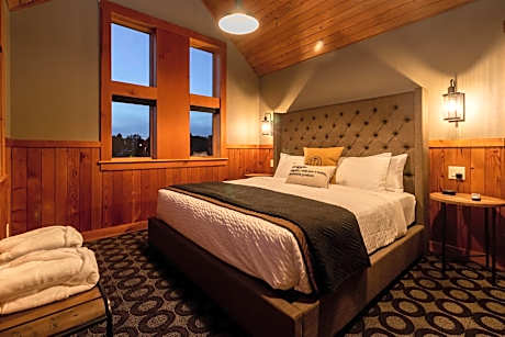 Deluxe King Suite