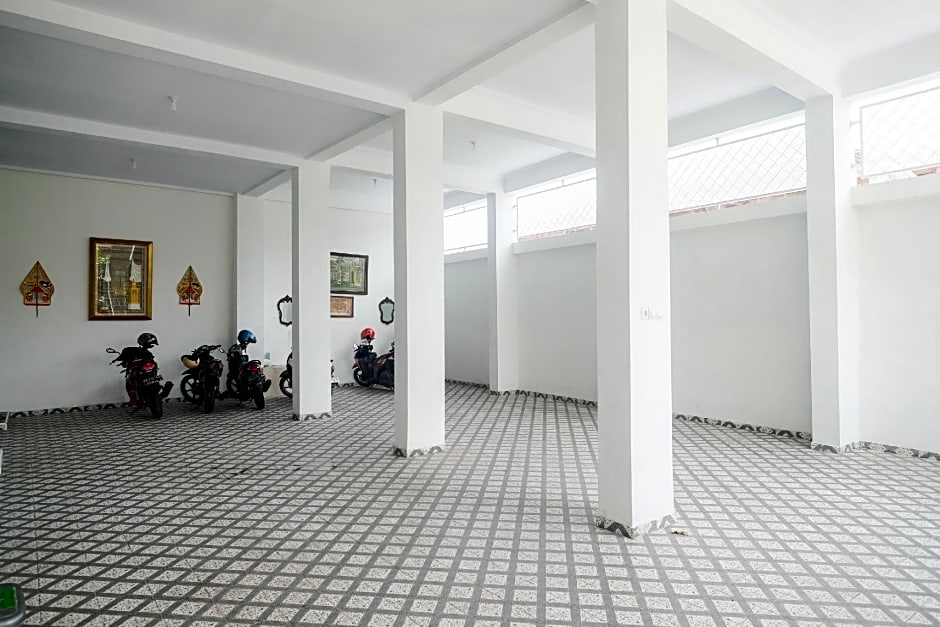 RedDoorz near Stasiun Purwosari