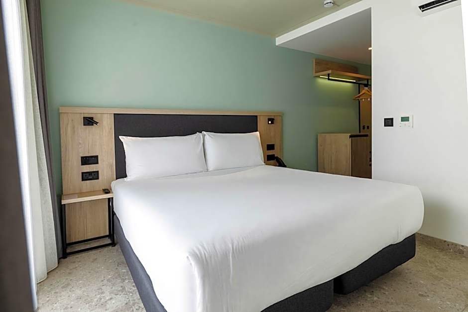 Hotel Levante St Julian's, Affiliated by Melia