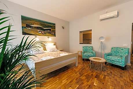 YellowBoot Aparthotel