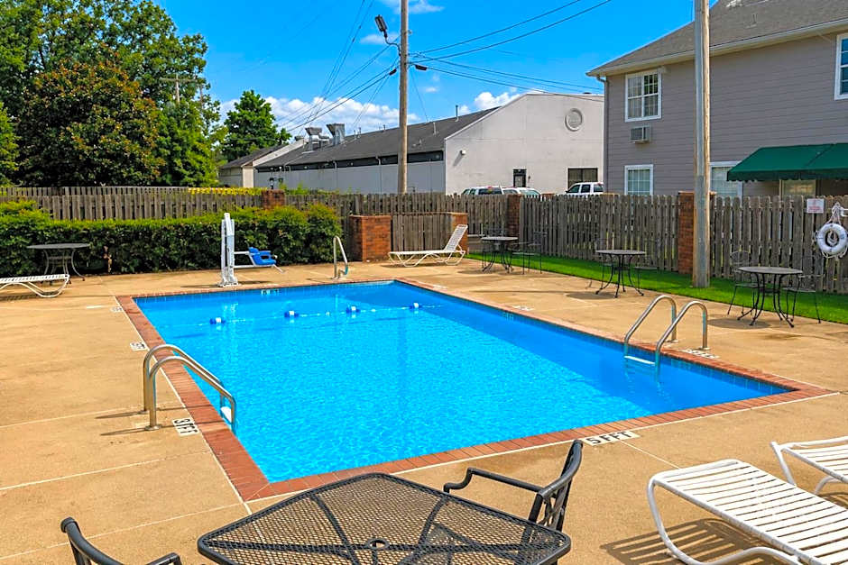 Plantation Oaks Suites & Inn Millington