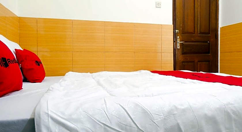 RedDoorz near STAB Syailendra Kopeng