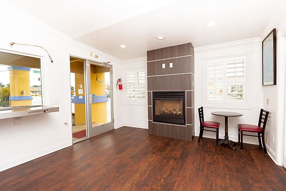 SureStay Hotel by Best Western Seaside Monterey
