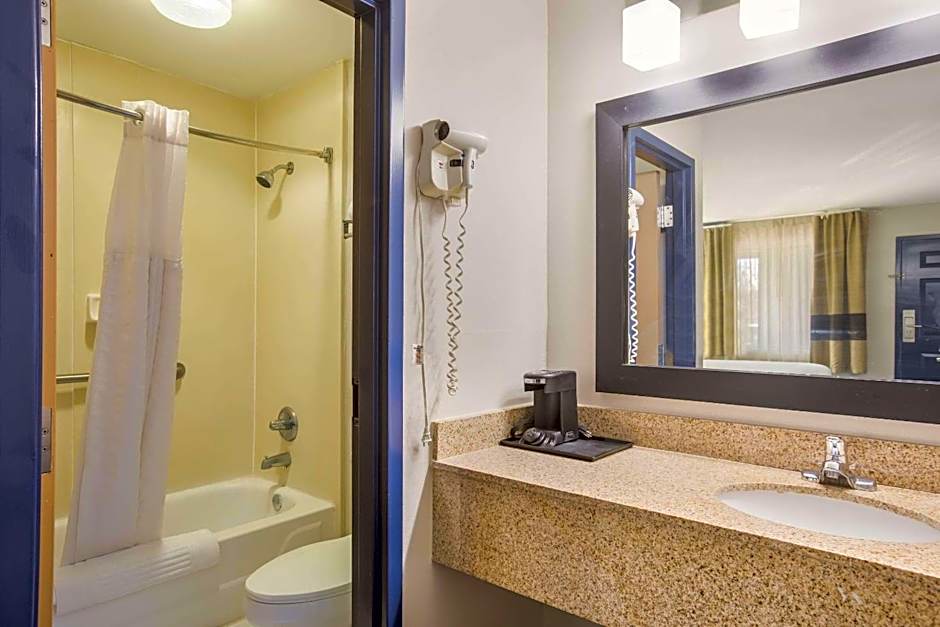 Clarion Pointe Forsyth I-75