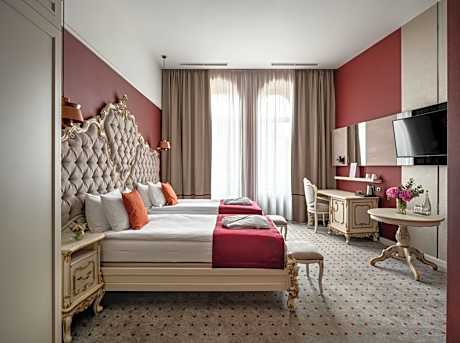 Superior Twin Room with City View