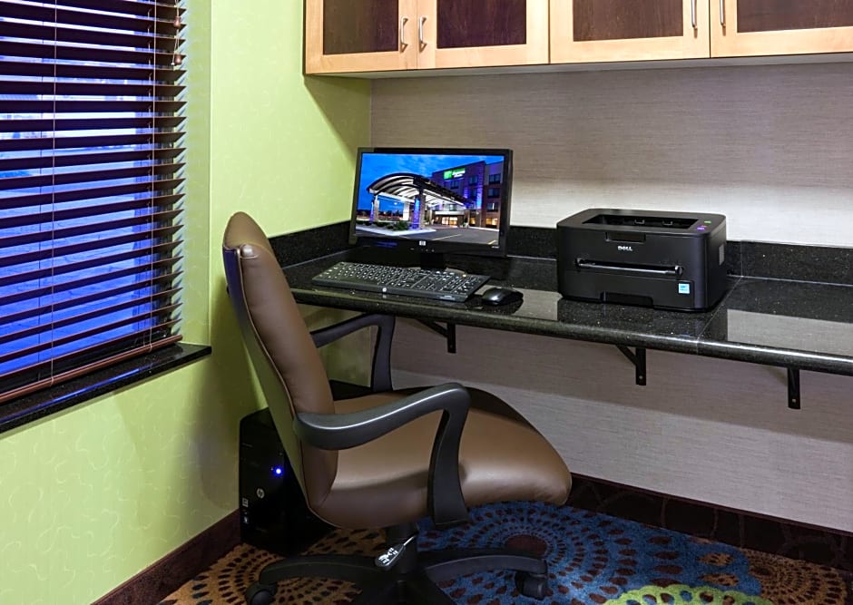 Holiday Inn Express and Suites Rochester West-Medical Center By IHG