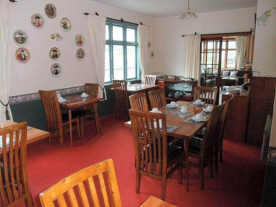 Picton House B&B and Motel