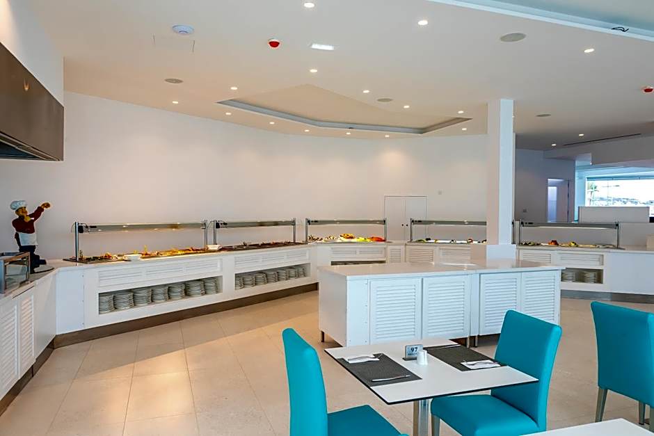 Limanaki Beach Hotel & Suites