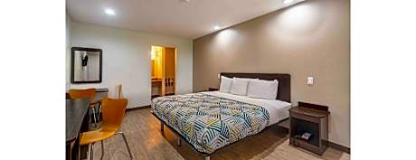 1 King Bed | Smoking, Micfridge