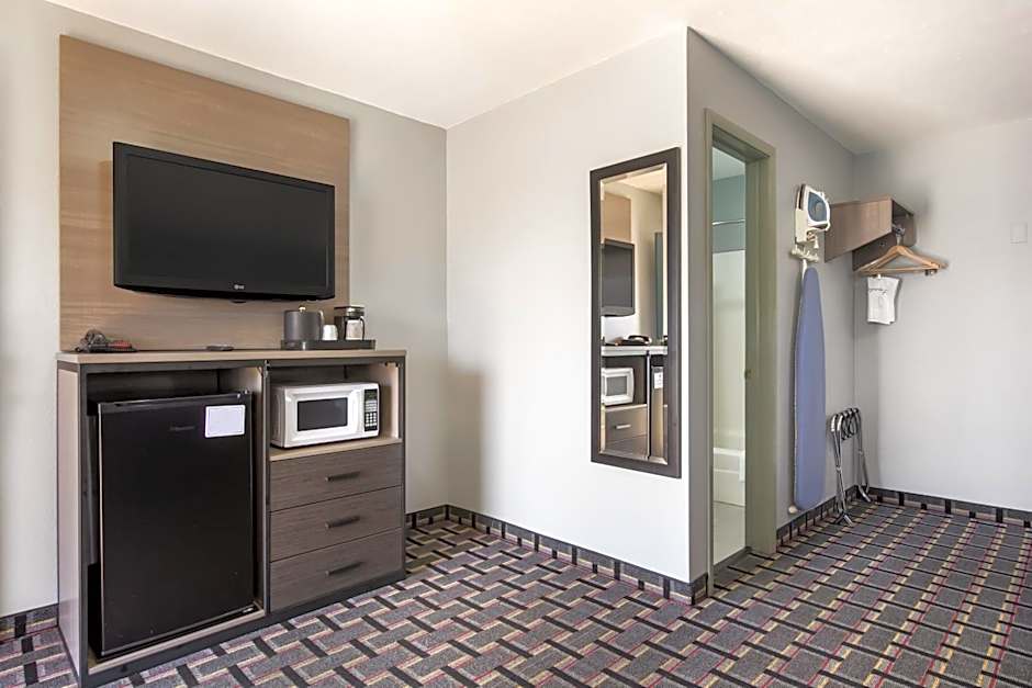 Knights Inn & Suites Salem, IN
