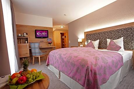 Superior Double Room with Balcony including access to Vita Classica Thermalbald