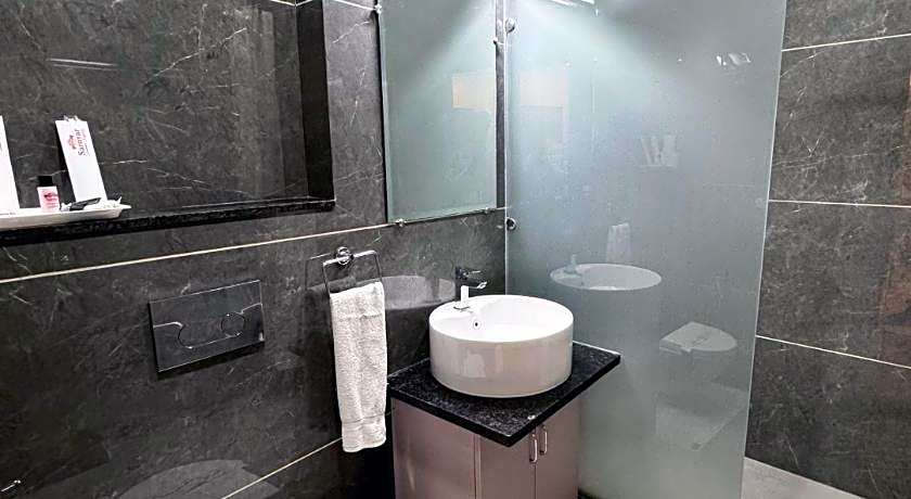 Hotel Sarovar Regency