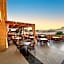The Gate Hotel Front Pyramids & Sphinx View